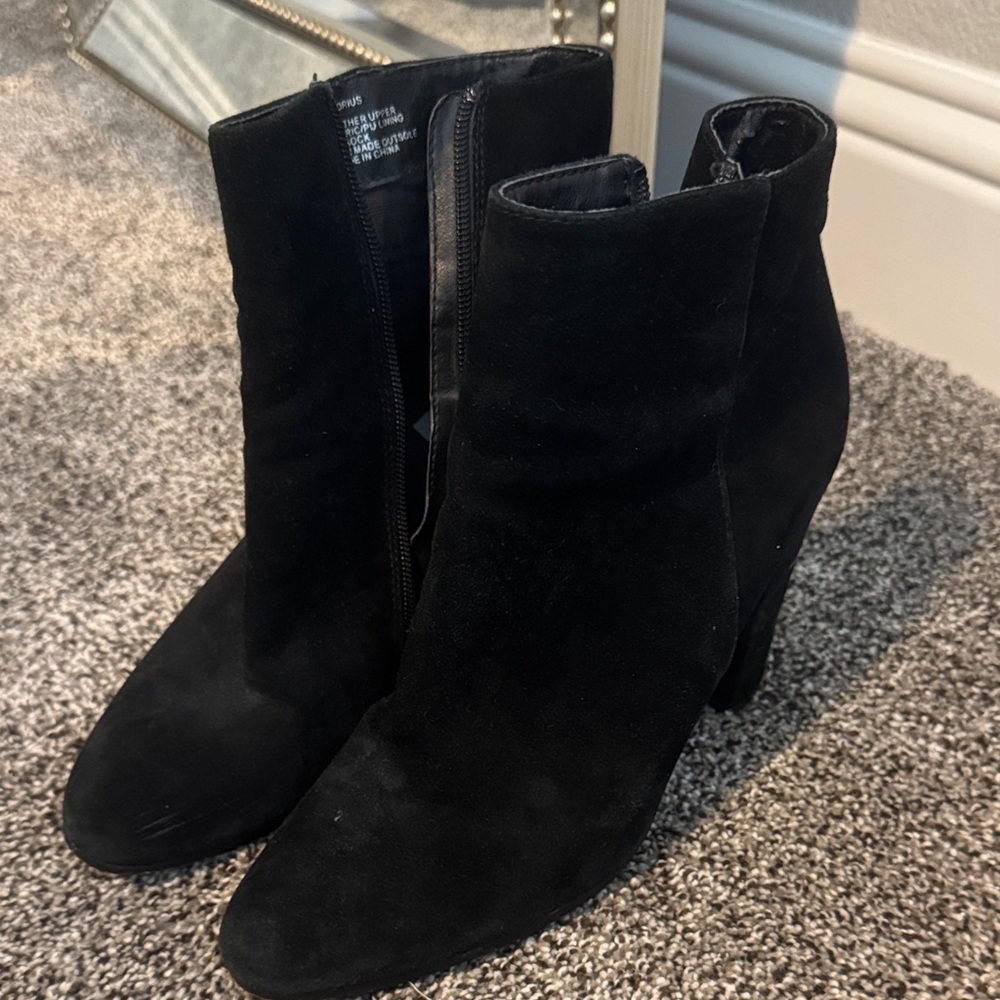Steve Madden Glorious Black Ankle Booties